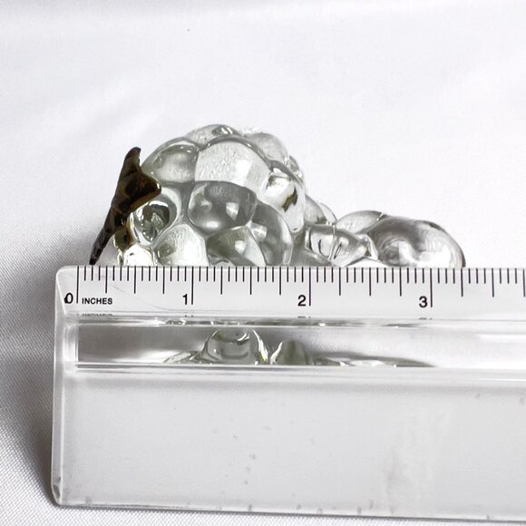 Clear Glass Grapes Sculpture Brass Leaf Mid-Century Modern Vintage Paperweight - Picture 8 of 10